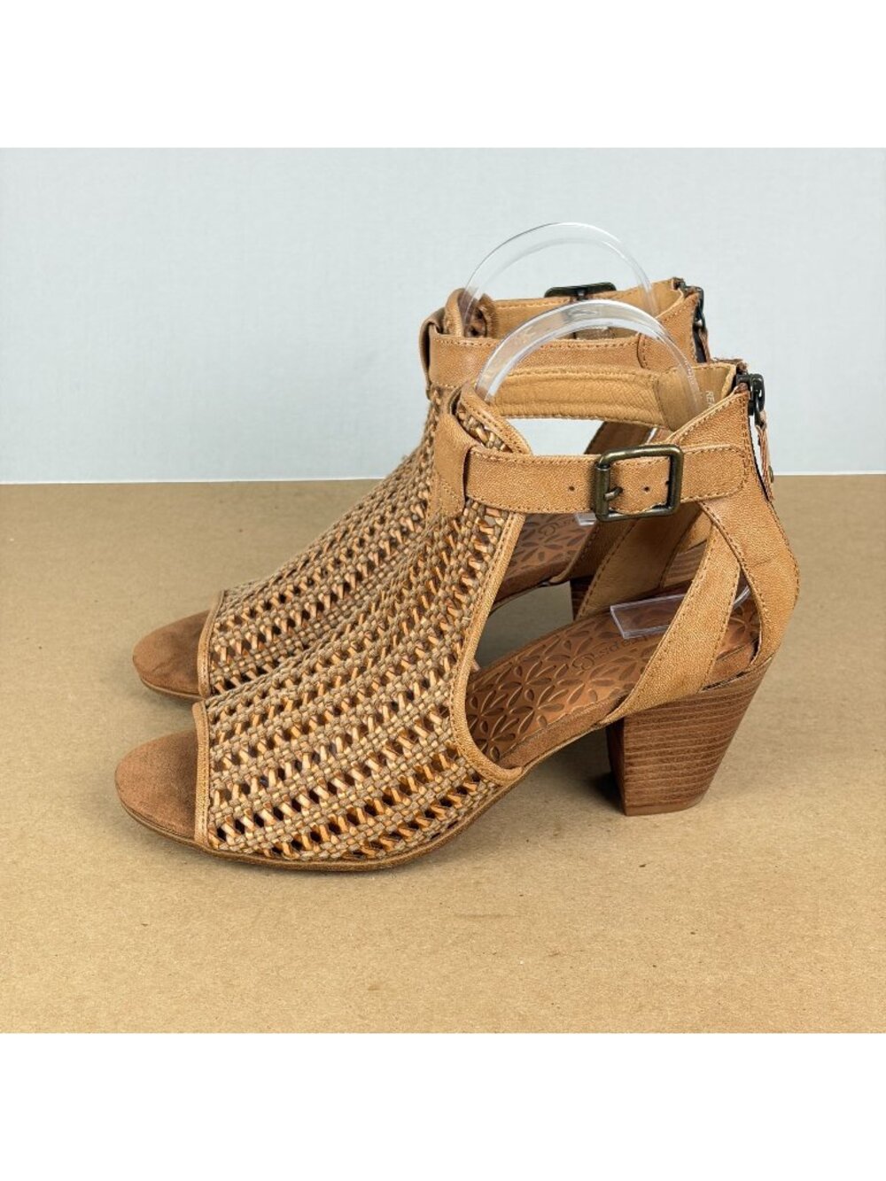 Baretraps Reatha Faux Leather Woven Sandals Womens 7 Tan Ankle Buckle Strap